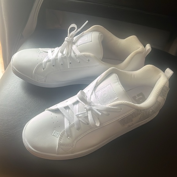 Beautiful running shoes never wear - Picture 2 of 5